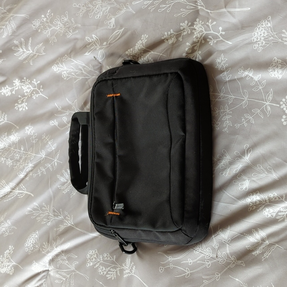 Amazon Basics tablet carrier